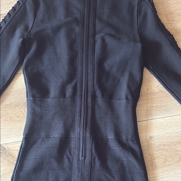 Black V-Neck Ruffled Long Sleeve Dress - Picture 9 of 10